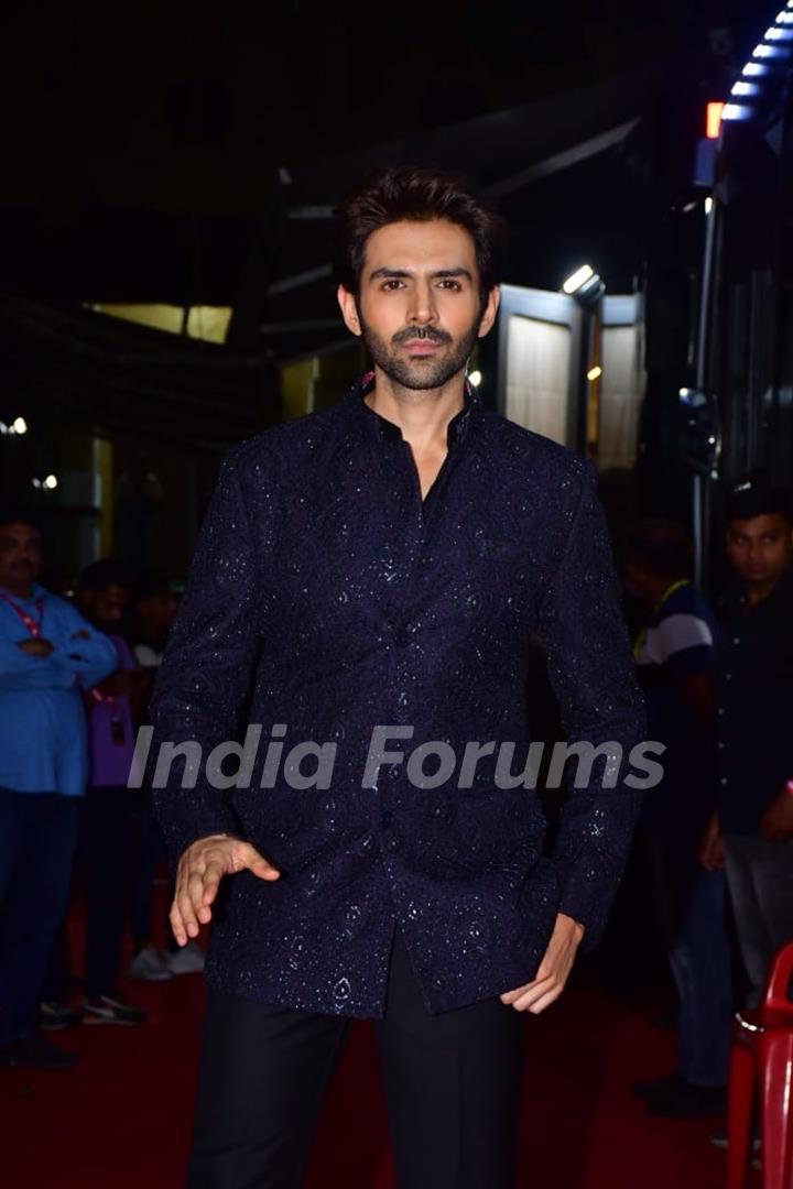 Kartik Aaryan snapped promoting their Upcoming film 'Bhool Bhulaiyaa 3'