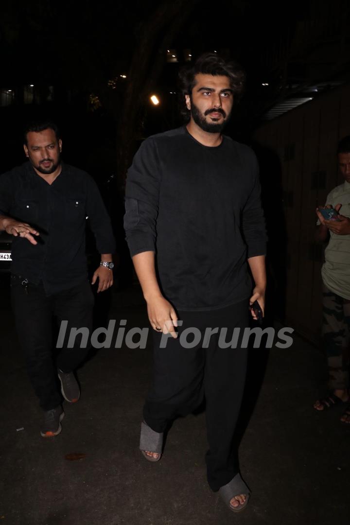 Arjun Kapoor snapped outside Malaika Arora’s father’s house in Bandra