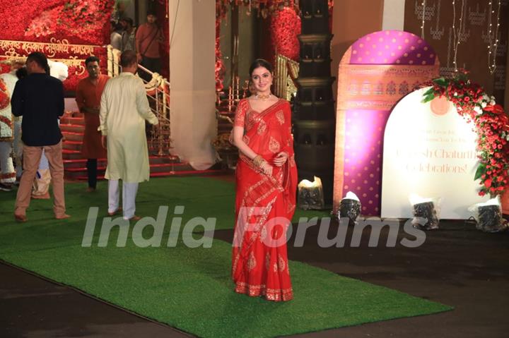 Divya Khossla snapped at CM’s residence for Ganpati Darshan