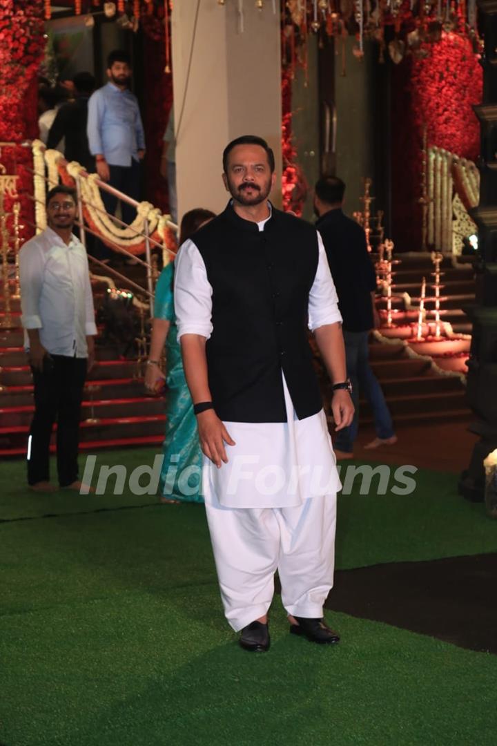 Rohit Shetty snapped at CM’s residence for Ganpati Darshan