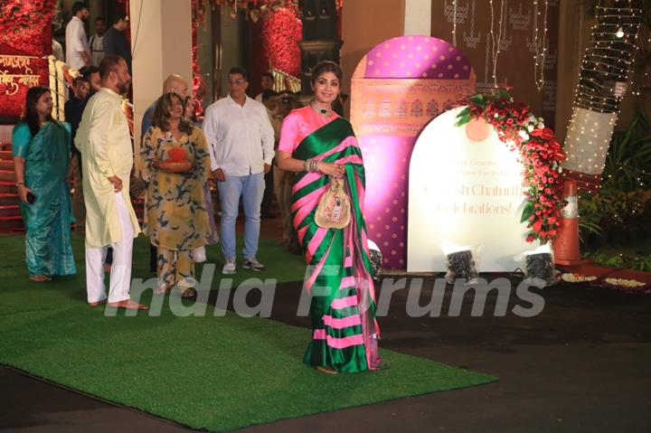 Shilpa Shetty snapped at CM’s residence for Ganpati Darshan