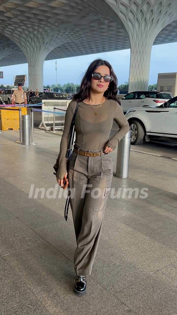 Avneet Kaur snapped at the airport