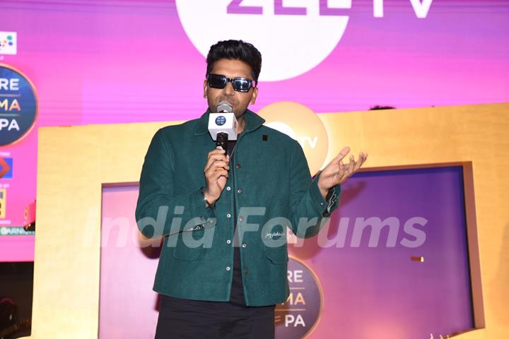 Guru Randhawa snapped at Sa Re Ga Ma for special tribute to legendary singer KK