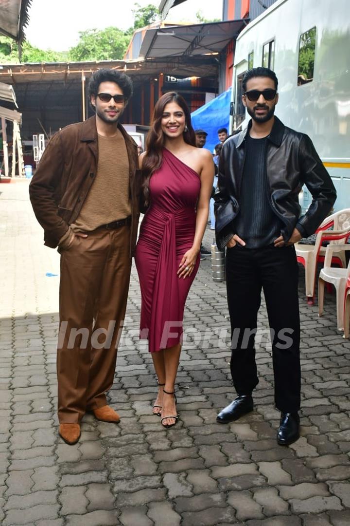 Raghav Juyal, Siddhant Chaturvedi and Malavika Mohanan snapped promoting their upcoming film Yudhra on the sets of India’s Best Dancer