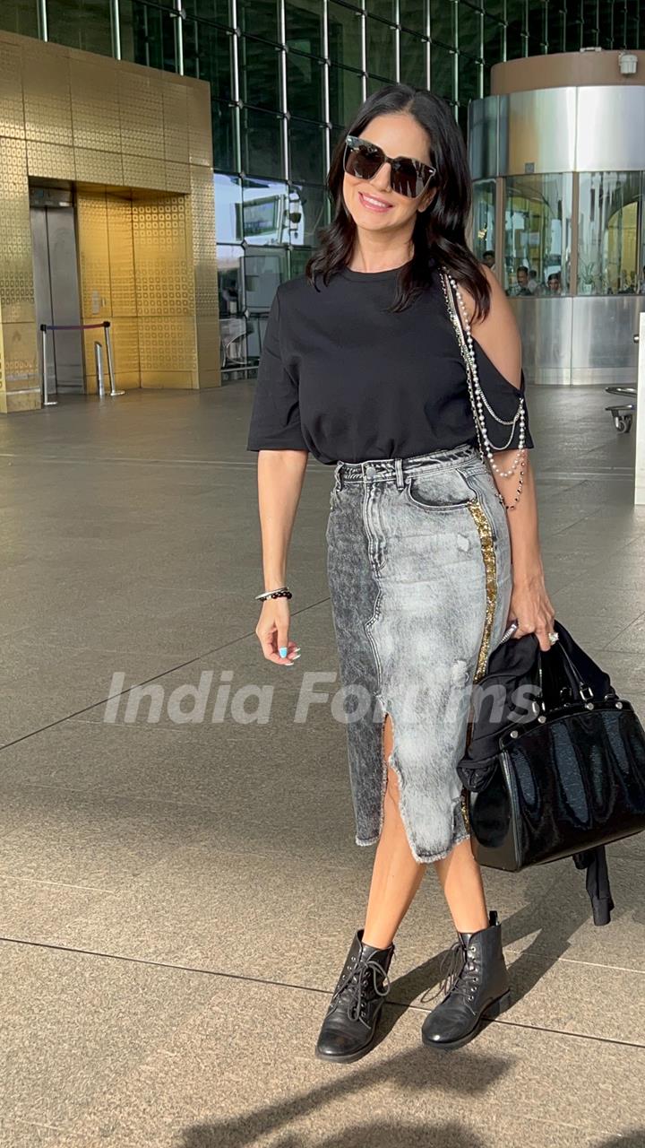 Sunny Leone snapped at the airport