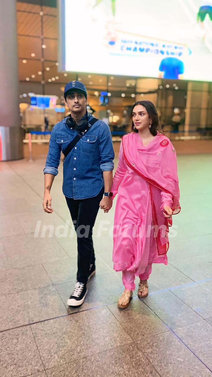 Aditi Rao Hydari and Siddharth snapped at the Mumbai airport 