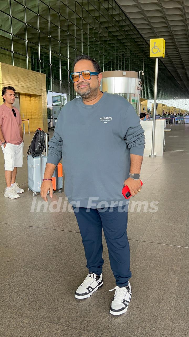 Shankar Mahadevan snapped at the airport