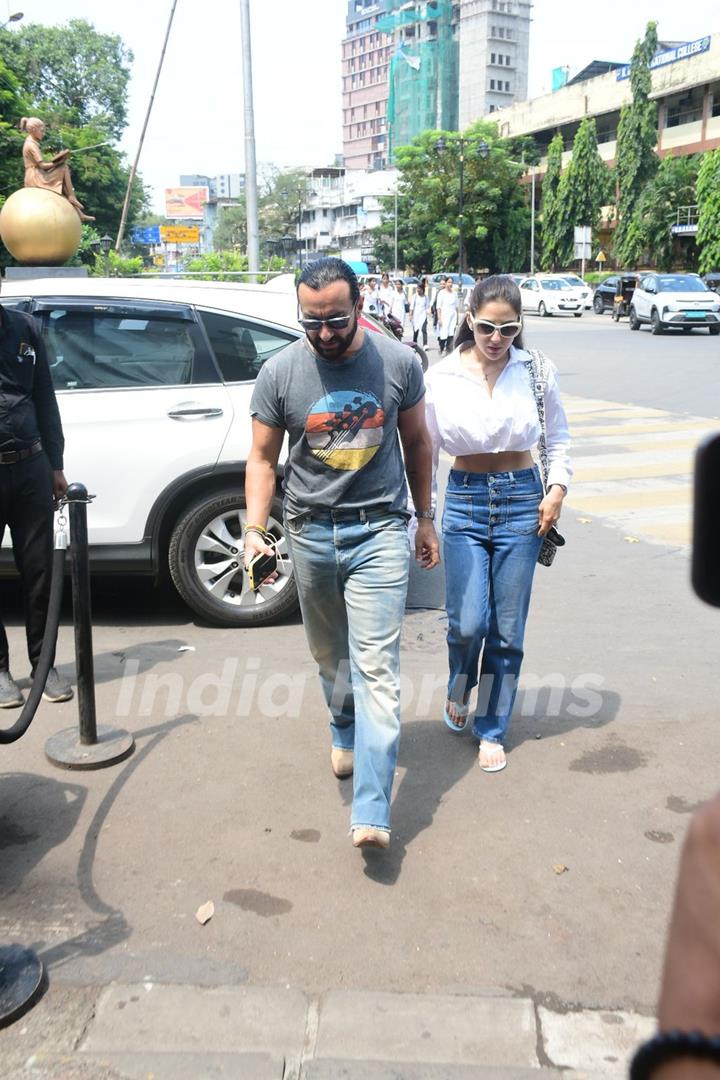 Saif Ali Khan and Sara Ali Khan get clicked in the city