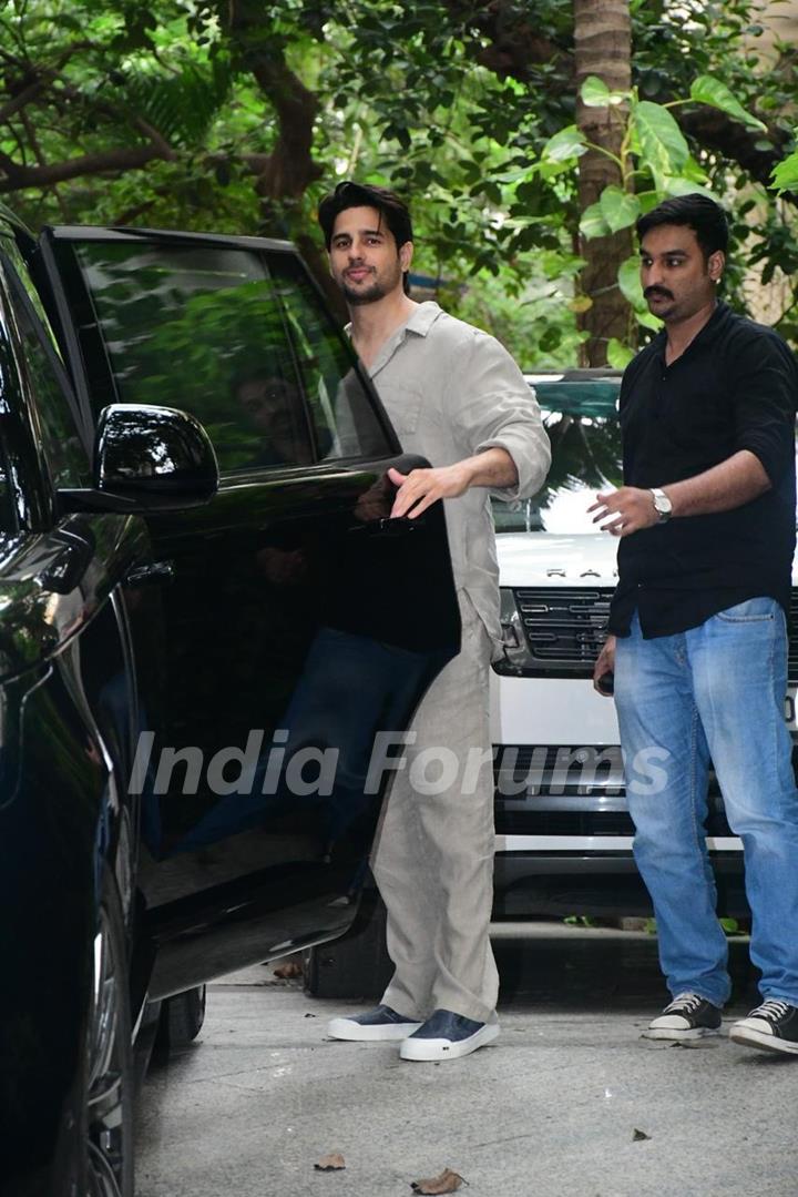 Sidharth Malhotra snapped in the city