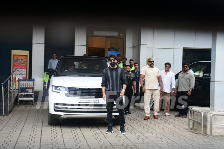 Yash snapped at the airport