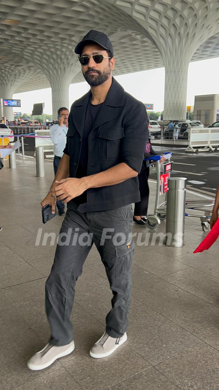 Vicky Kaushal snapped at the airport