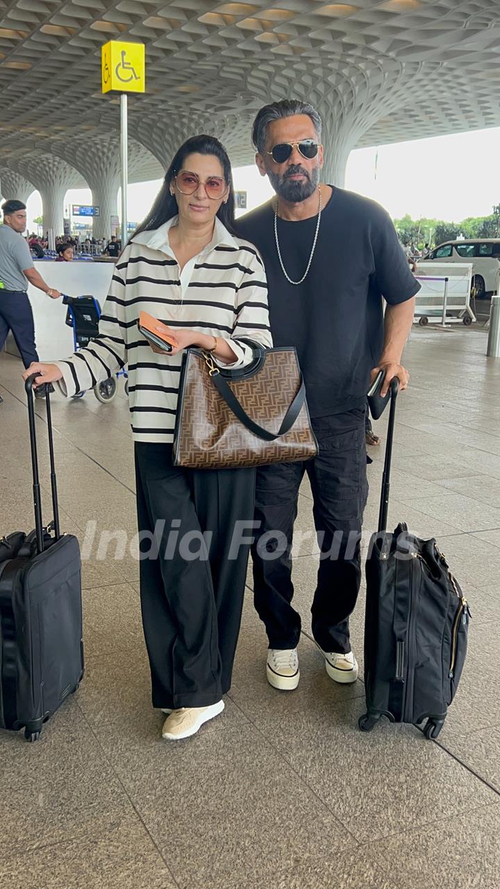 Suniel Shetty snapped at the airport