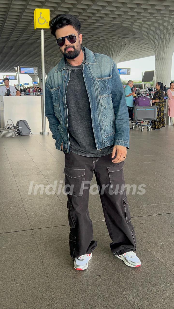 Maniesh Paul snapped at the airport