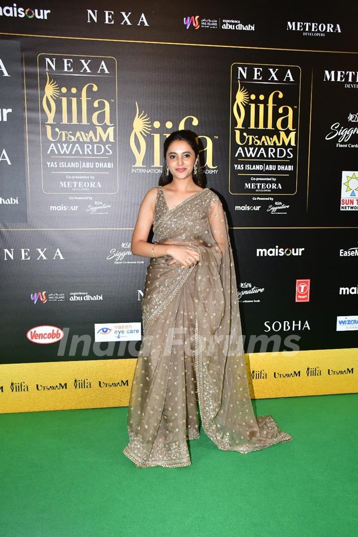 Celebrities grace the green carpet of IIFA Utsavam Awards 2024