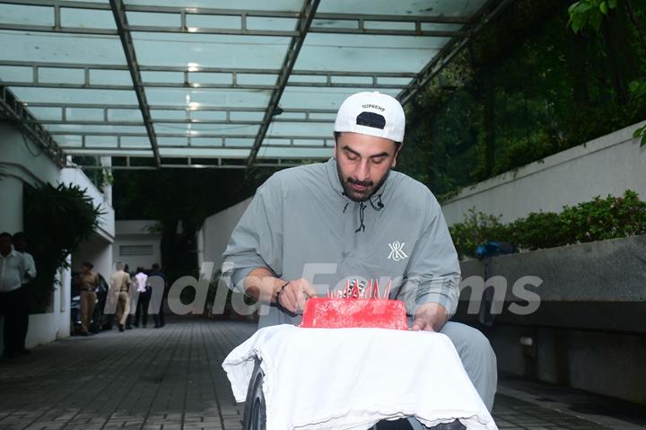 Ranbir Kapoor Celebrates His Birthday With Paparazzi