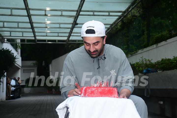 Ranbir Kapoor Celebrates His Birthday With Paparazzi