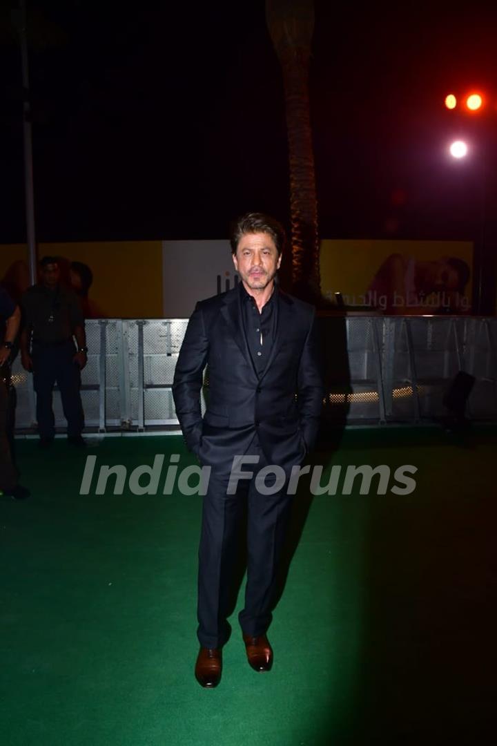 Shah Rukh Khan grace the green carpet of IIFA Awards 2024