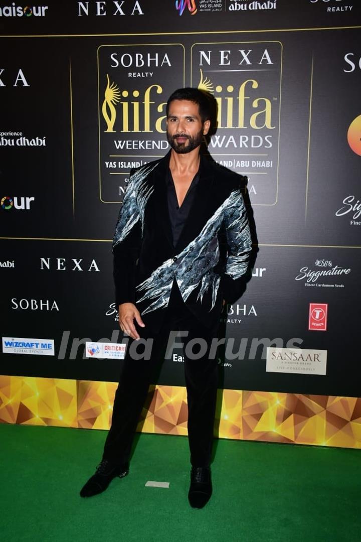 Shahid Kapoor grace the green carpet of IIFA Awards 2024