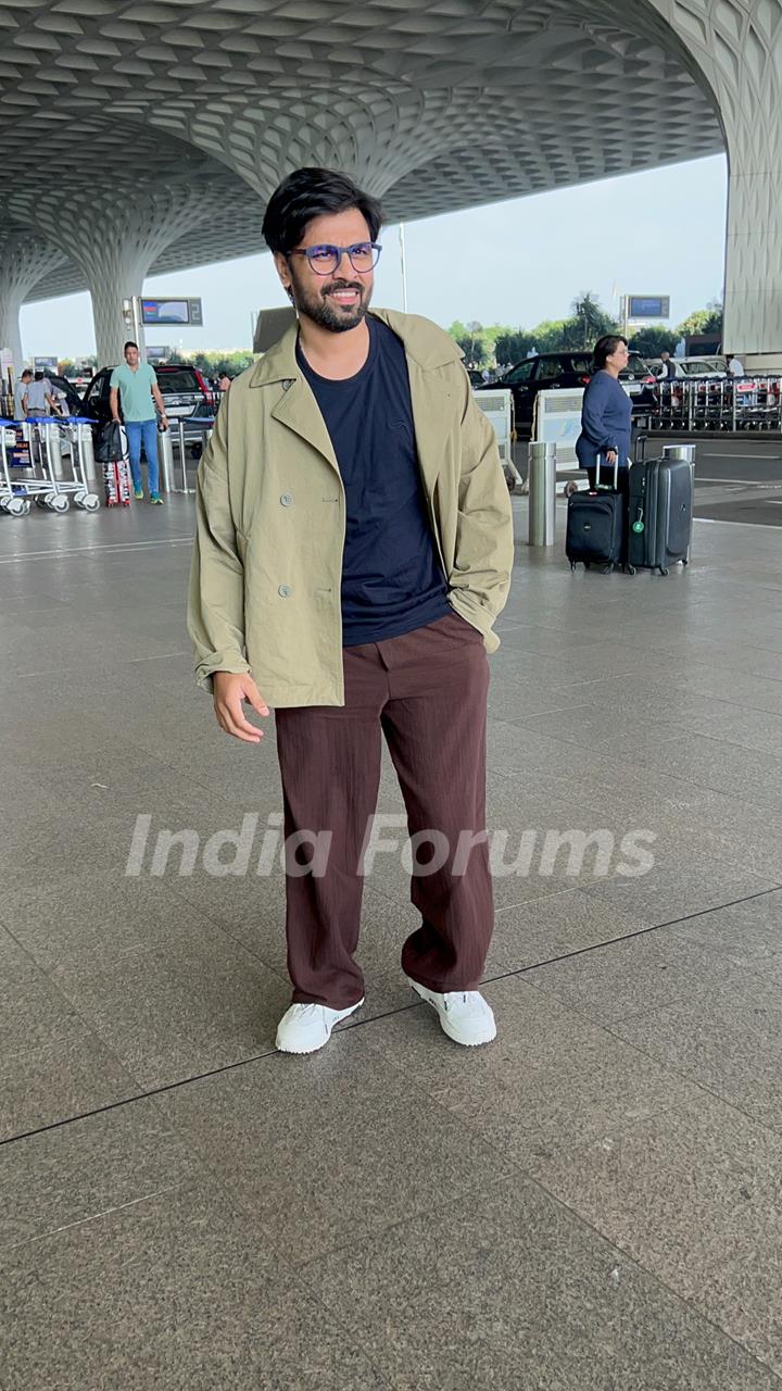 Jitendra Kumar snapped at the airport