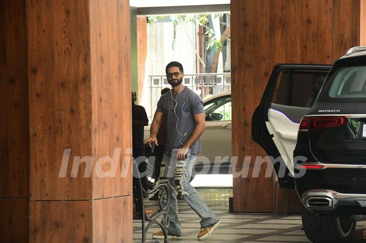 Shahid Kapoor snapped in the city