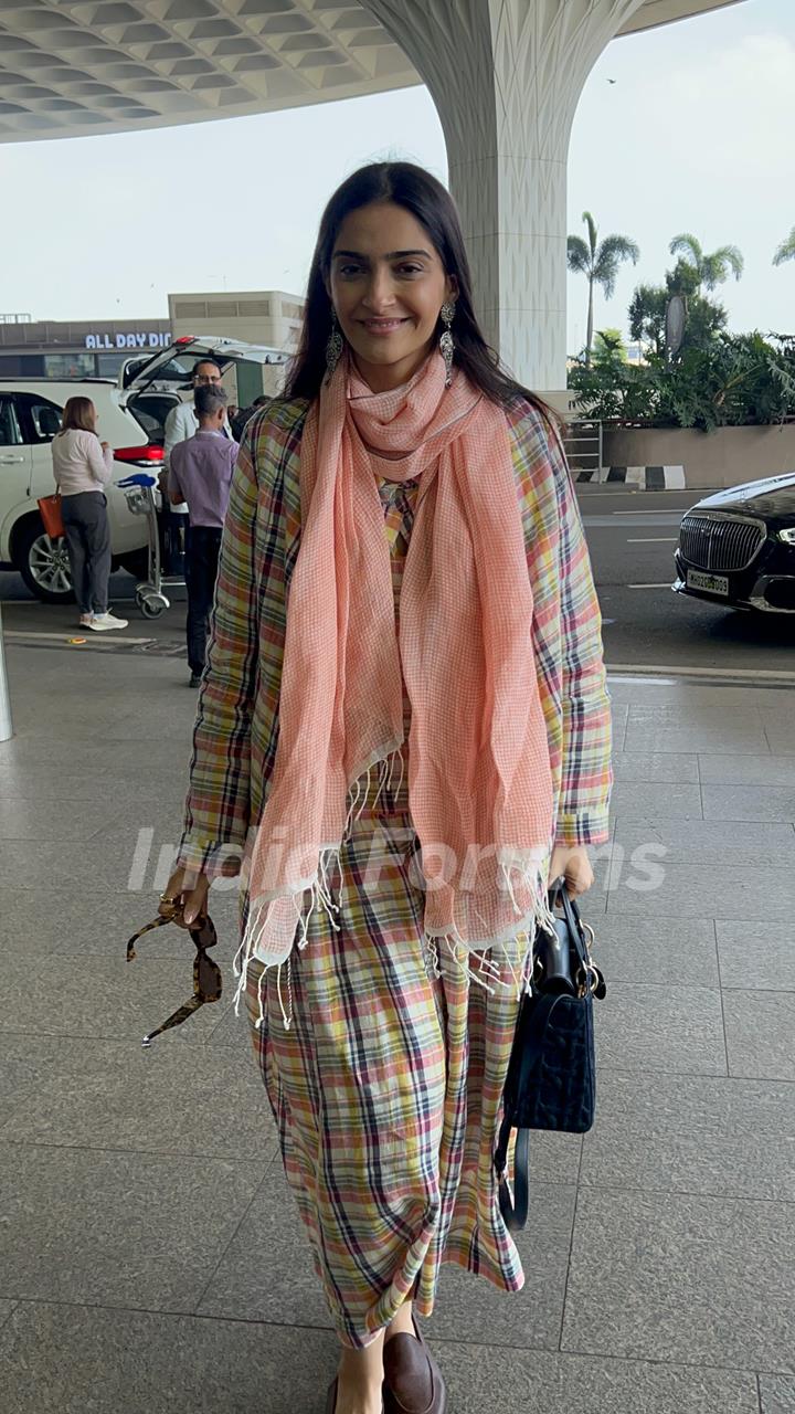 Sonam Kapoor snapped at the airport