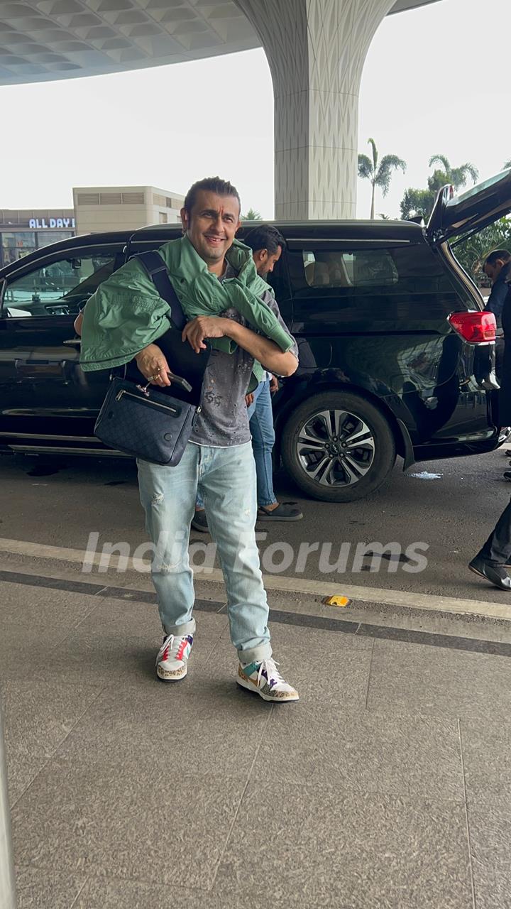 Sonu Nigam snapped at the airport