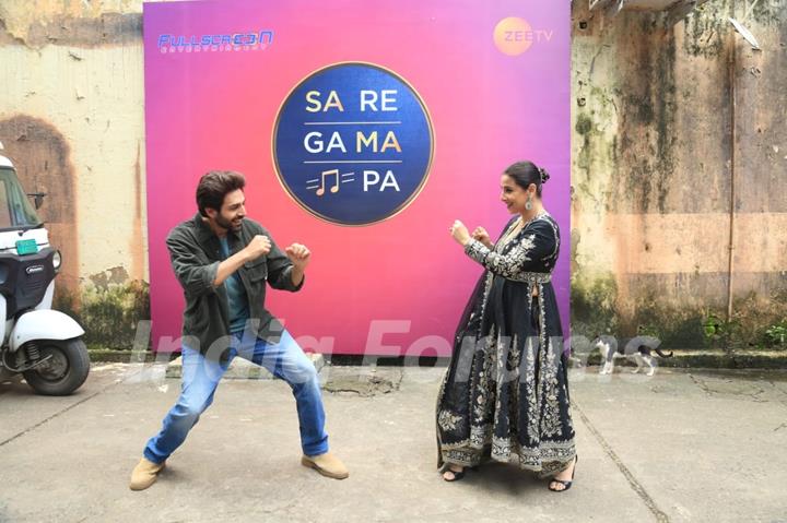 Vidya Balan and Kartik Aaryan snapped promoting their upcoming film ' Bhool Bhulaiyaa 3' on the sets of Sa Re Ga Ma Pa