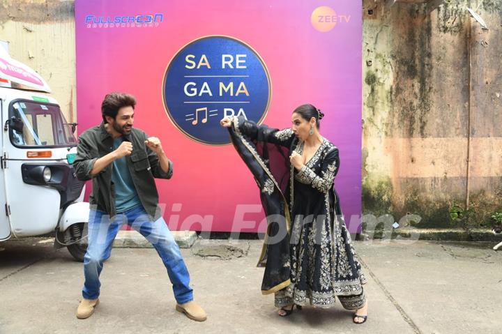 Vidya Balan and Kartik Aaryan snapped promoting their upcoming film ' Bhool Bhulaiyaa 3' on the sets of Sa Re Ga Ma Pa