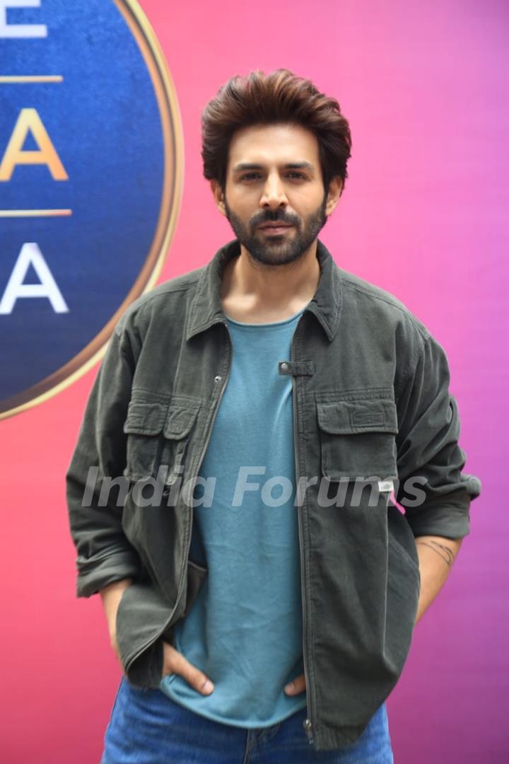 Kartik Aaryan snapped promoting their upcoming film ' Bhool Bhulaiyaa 3' on the sets of Sa Re Ga Ma Pa