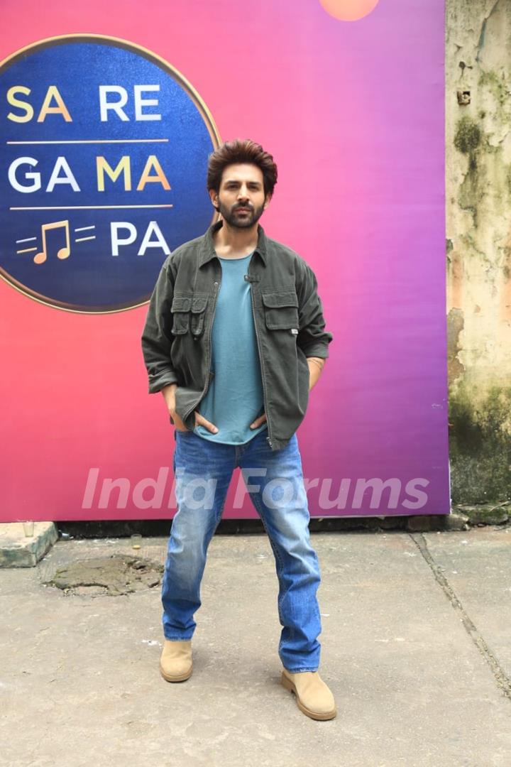 Kartik Aaryan snapped promoting their upcoming film ' Bhool Bhulaiyaa 3' on the sets of Sa Re Ga Ma Pa