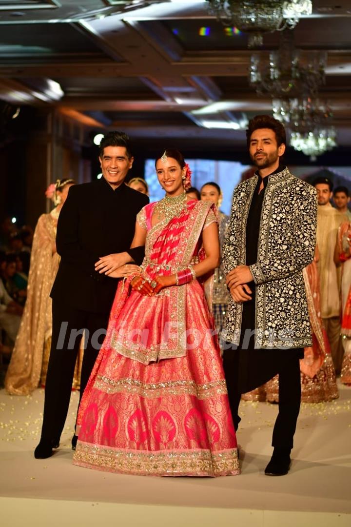 Manish Malhotra, Kartik Aaryan and Triptii Dimri snapped at Manish Malhotra's fashion show