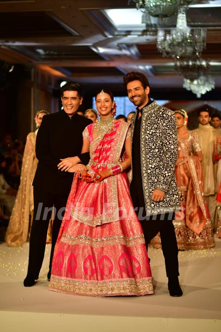 Manish Malhotra, Kartik Aaryan and Triptii Dimri snapped at Manish Malhotra's fashion show