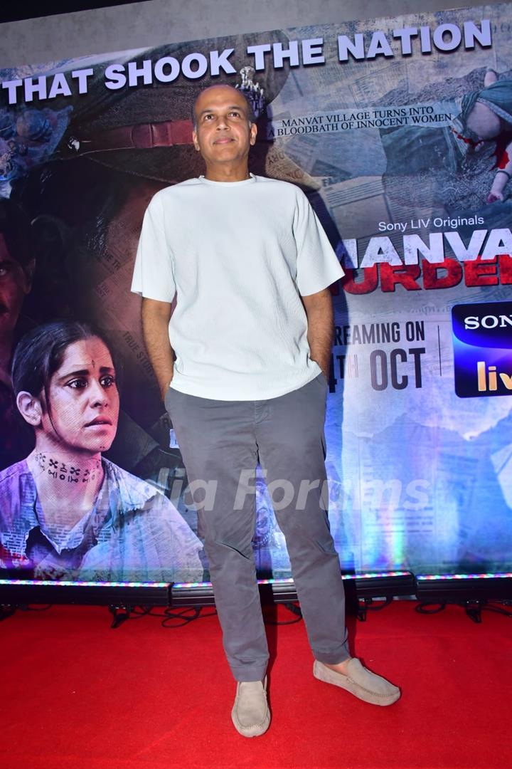 Ashutosh Gowariker grace the premiere of Manvat Murders