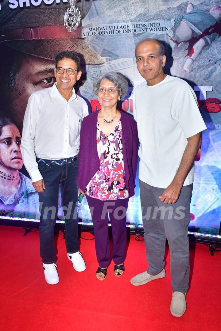 Ashutosh Gowariker grace the premiere of Manvat Murders