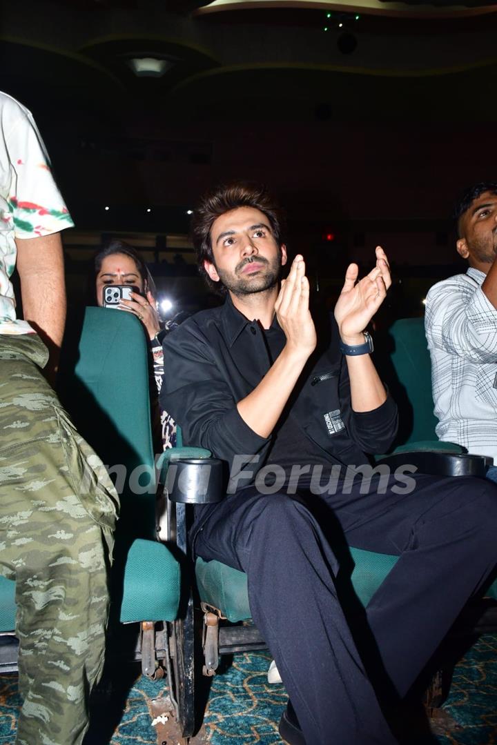 Kartik Aaryan snapped at the trailer launch of ‘Bhool Bhulaiyaa 3’ at Raj Mandir in Jaipur