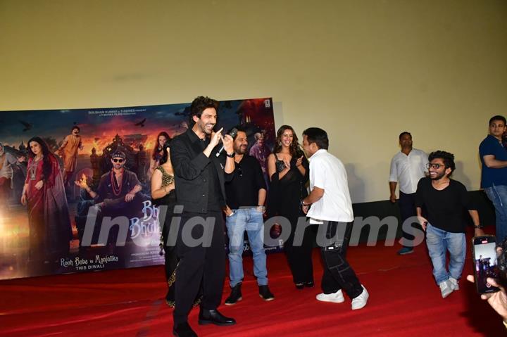 Kartik Aaryan snapped at the trailer launch of ‘Bhool Bhulaiyaa 3’ at Raj Mandir in Jaipur