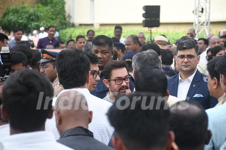 Aamir Khan snapped at Ratan Tata's Funeral