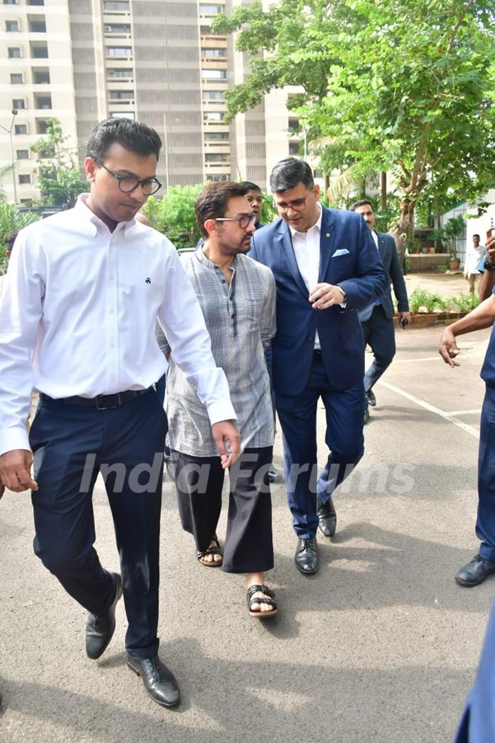 Aamir Khan snapped at Ratan Tata's Funeral