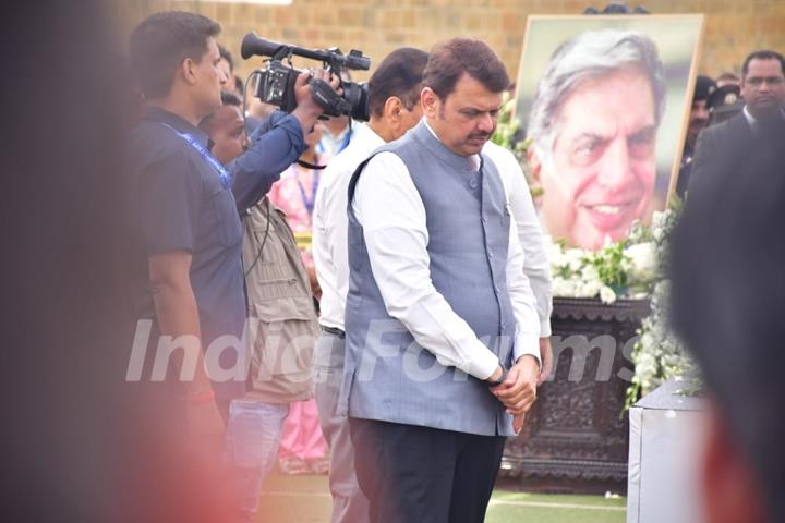 Celebrities snapped at Ratan Tata's Funeral