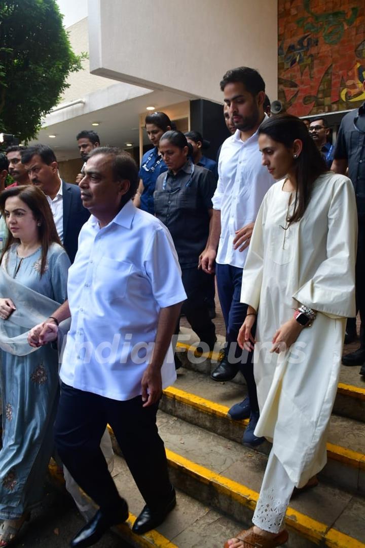 Mukesh Ambani, Neeta Ambani, Akash Ambani and Shloka Mehta snapped at Ratan Tata's Funeral