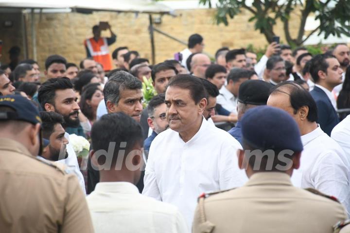 Celebrities snapped at Ratan Tata's Funeral