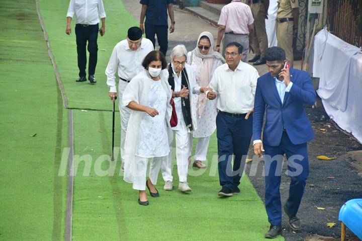 Celebrities snapped at Ratan Tata's Funeral