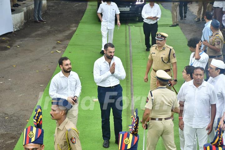 Celebrities snapped at Ratan Tata's Funeral