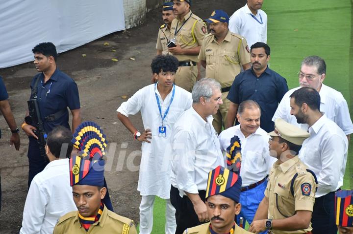 Celebrities snapped at Ratan Tata's Funeral