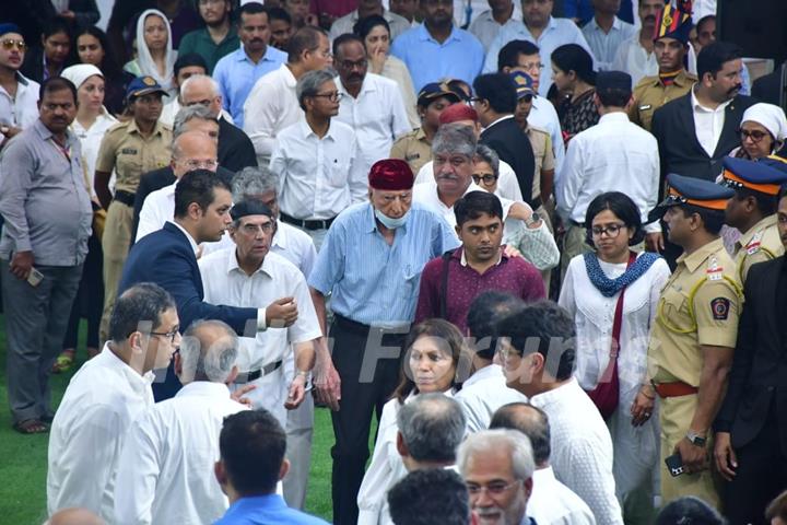 Celebrities snapped at Ratan Tata's Funeral