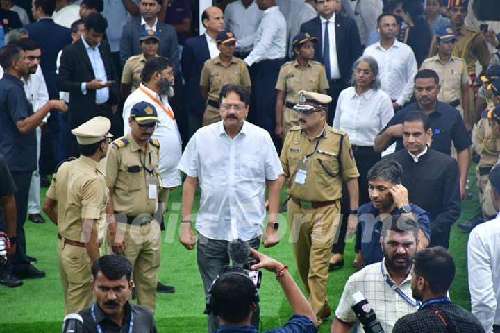 Celebrities snapped at Ratan Tata's Funeral