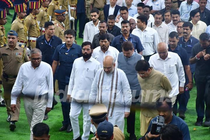 Celebrities snapped at Ratan Tata's Funeral