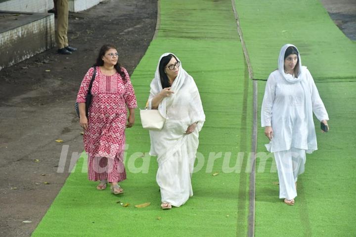 Celebrities snapped at Ratan Tata's Funeral