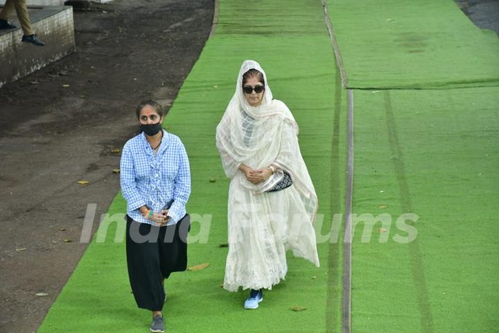 Celebrities snapped at Ratan Tata's Funeral