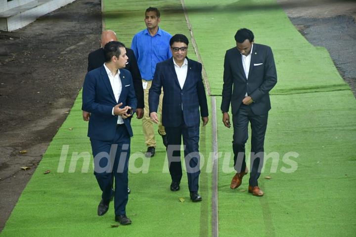 Celebrities snapped at Ratan Tata's Funeral